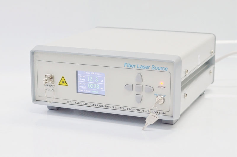 ASE 광원 20mW C+L band SM Fiber Optic Broadband Laser ASE-CL-20-SM-S3 데스크탑 유형